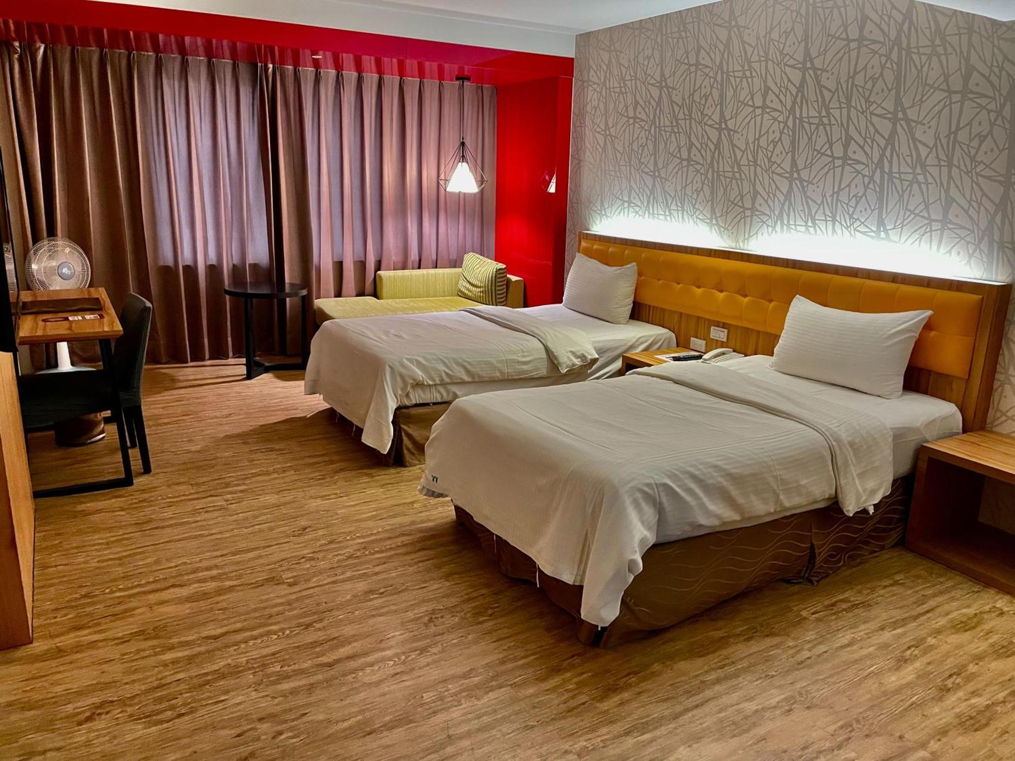 Bamboo Hotel Каосюн Екстериор снимка