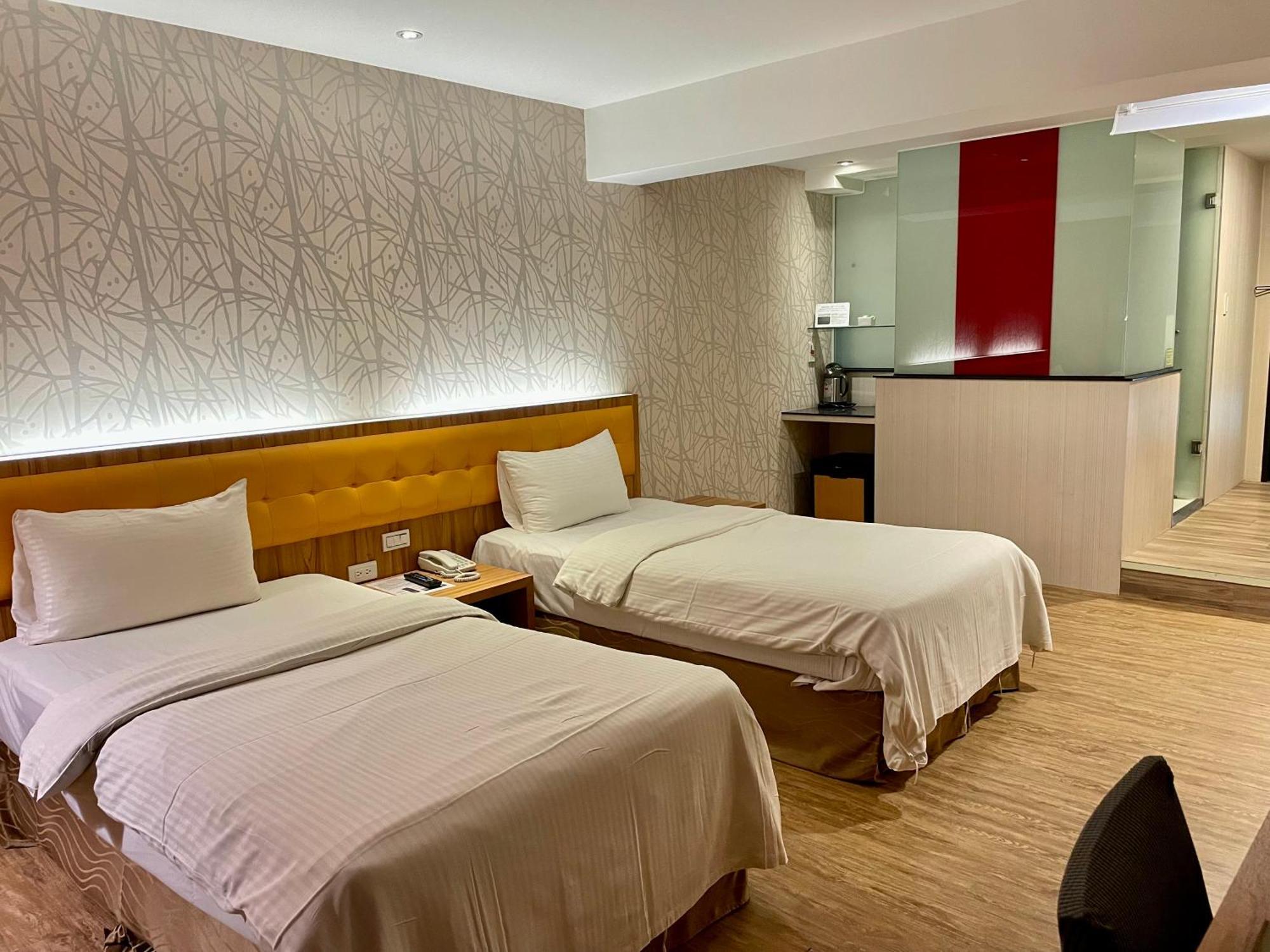 Bamboo Hotel Каосюн Екстериор снимка