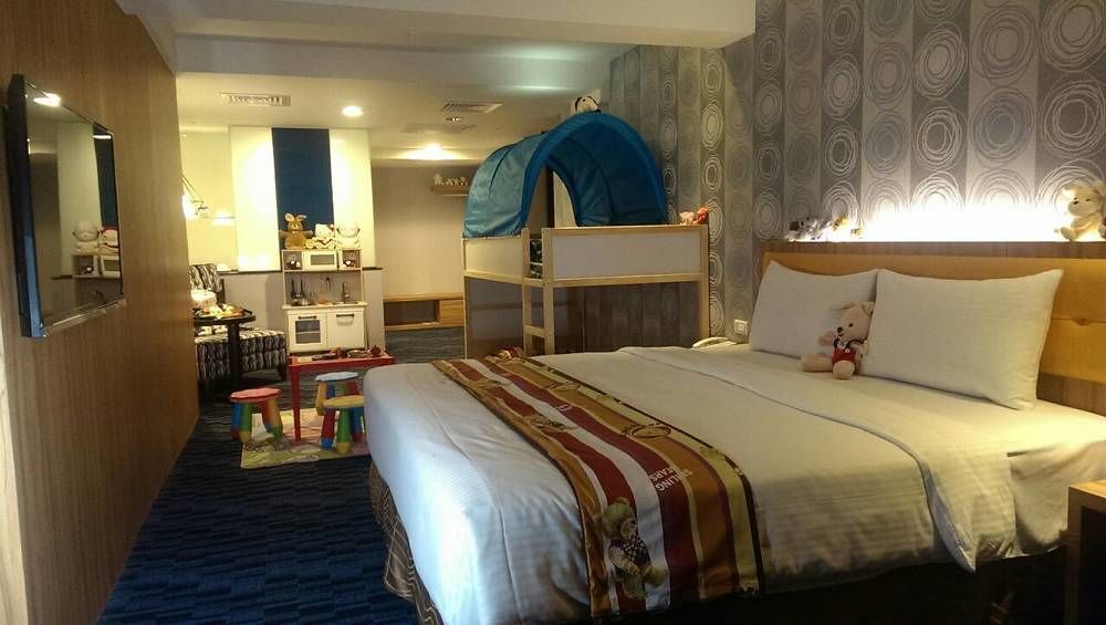 Bamboo Hotel Каосюн Екстериор снимка