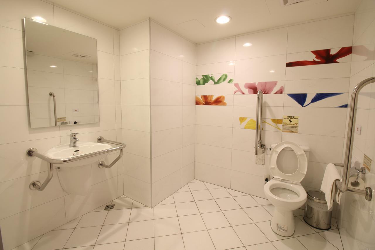 Bamboo Hotel Каосюн Екстериор снимка