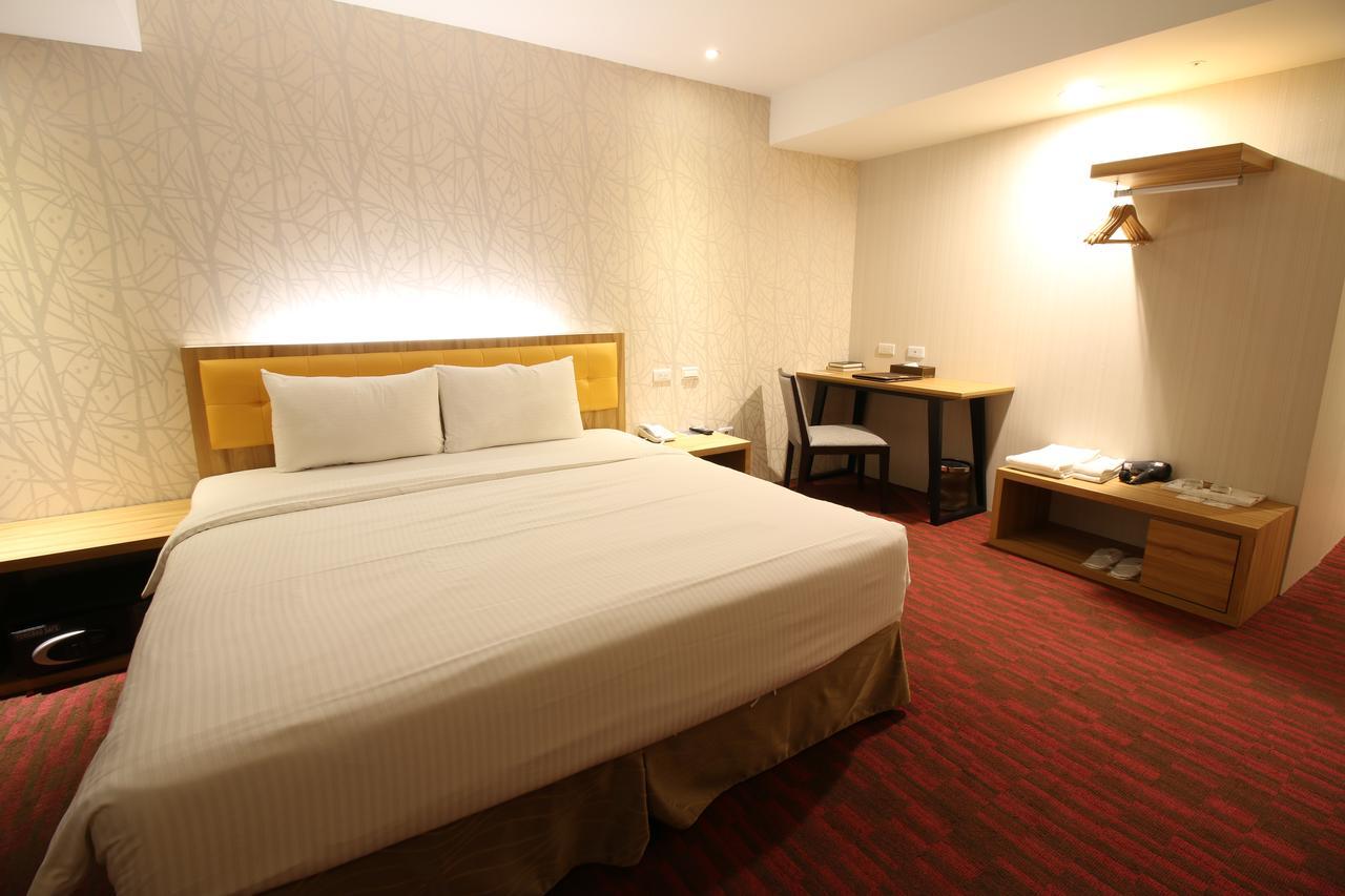 Bamboo Hotel Каосюн Екстериор снимка