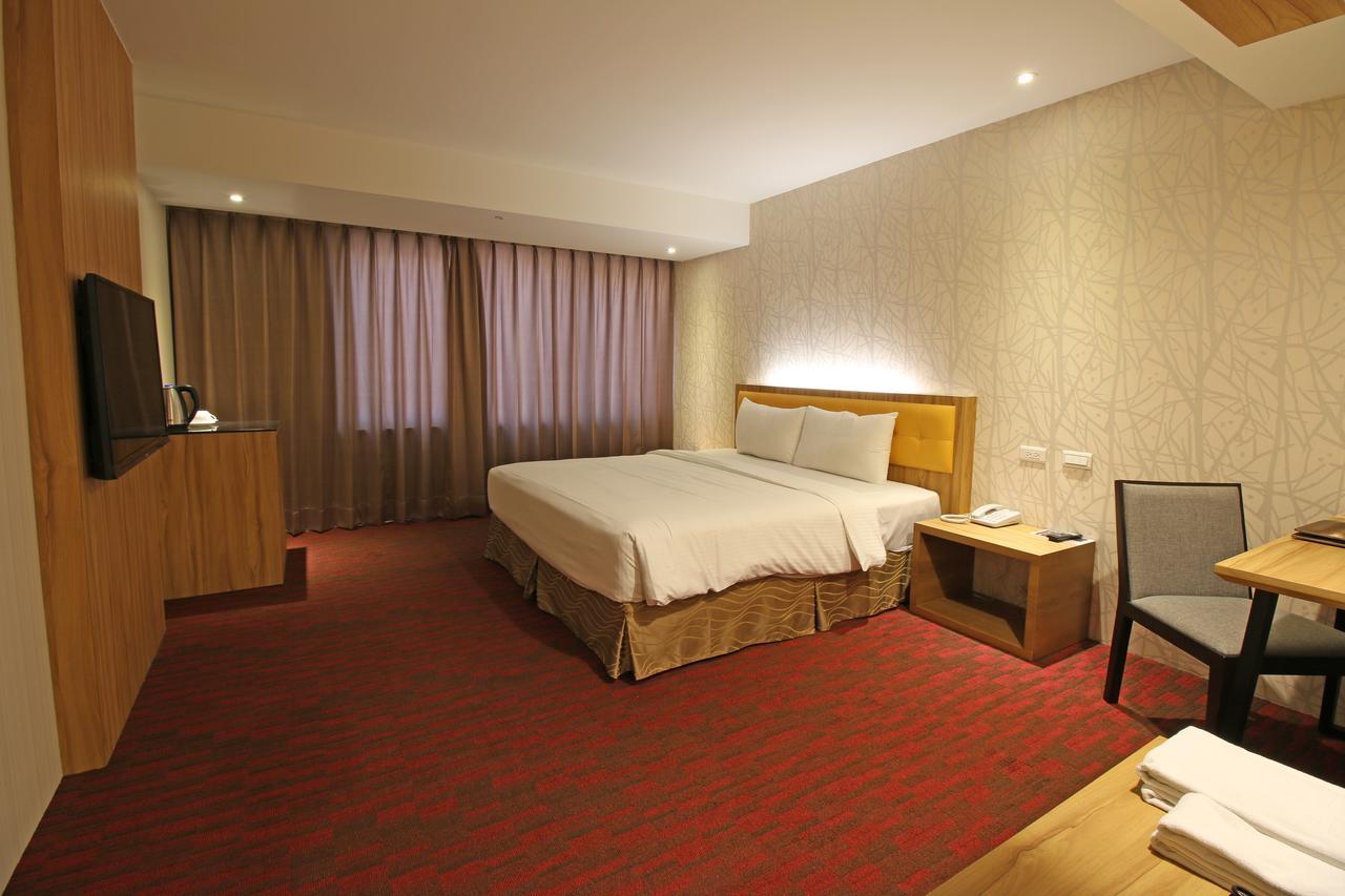 Bamboo Hotel Каосюн Екстериор снимка
