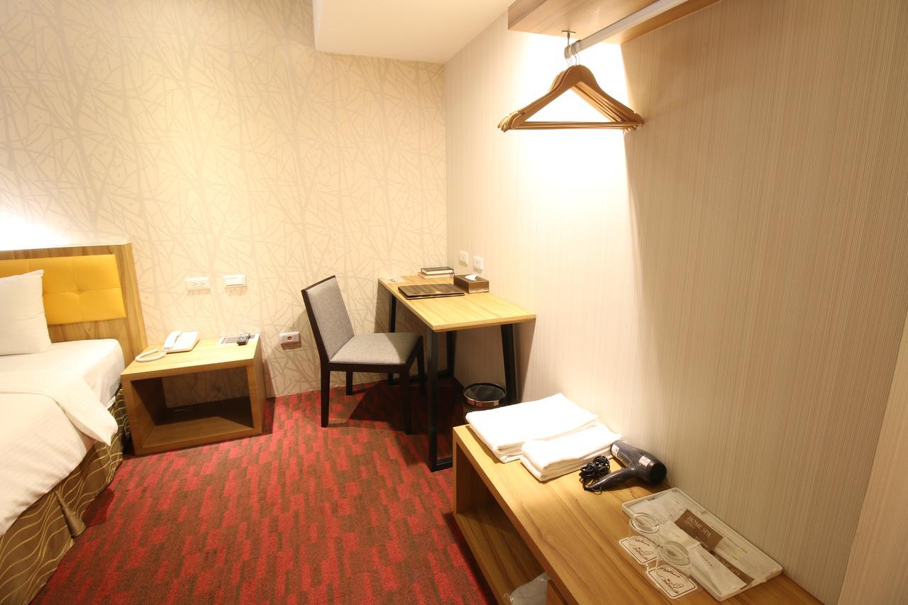 Bamboo Hotel Каосюн Екстериор снимка