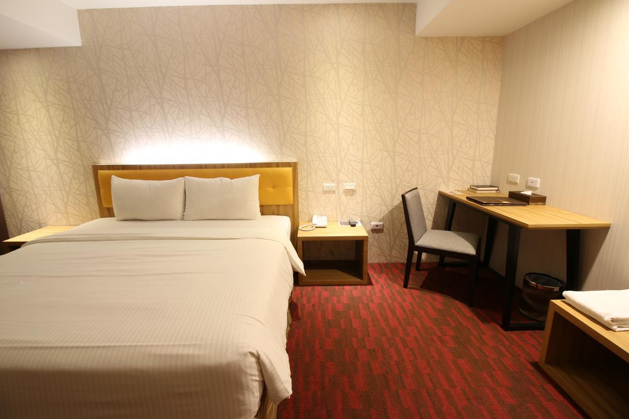 Bamboo Hotel Каосюн Екстериор снимка