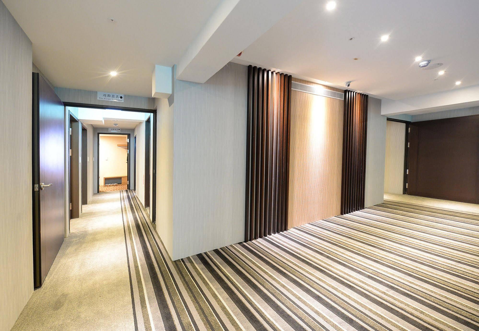 Bamboo Hotel Каосюн Екстериор снимка