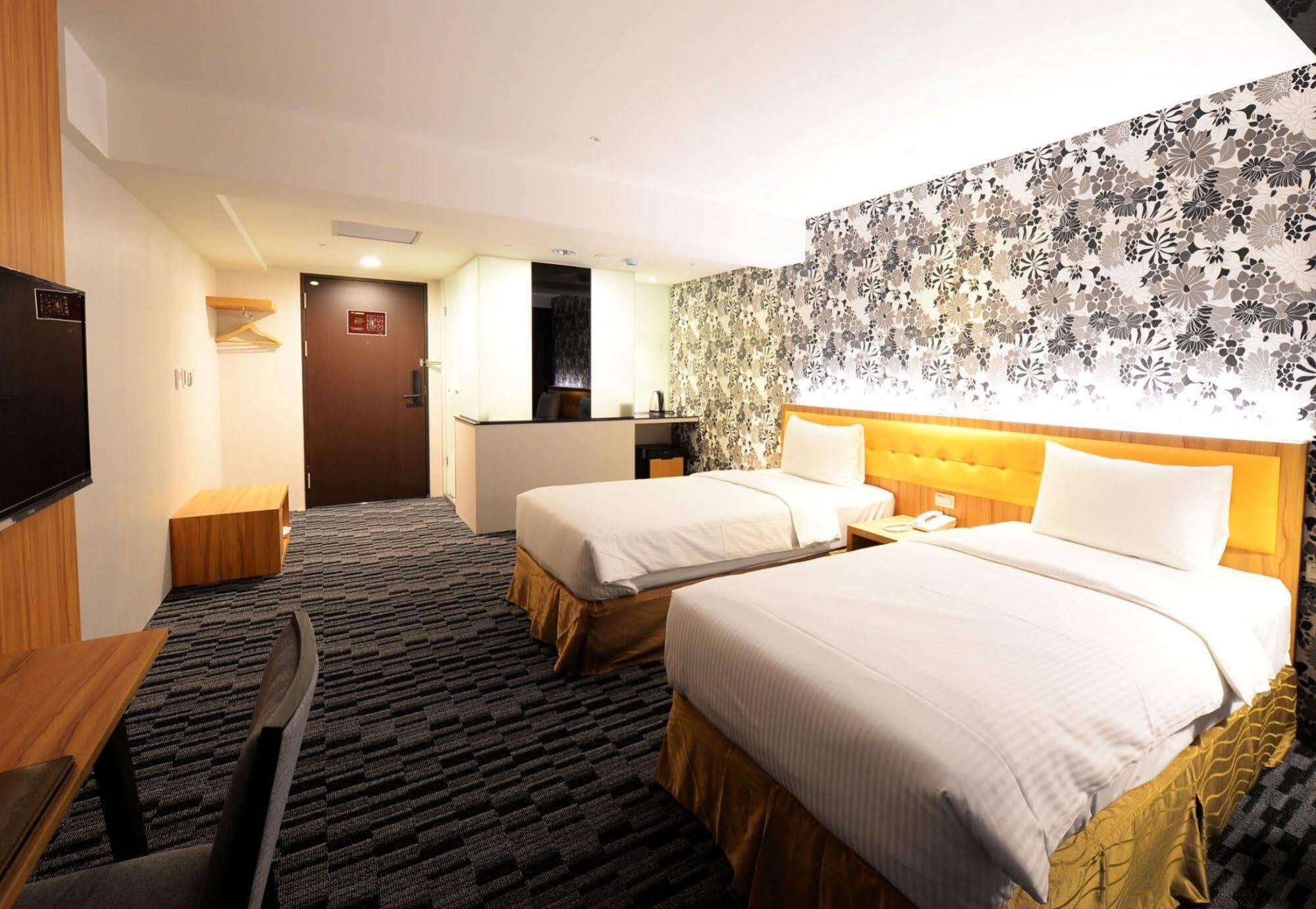 Bamboo Hotel Каосюн Екстериор снимка
