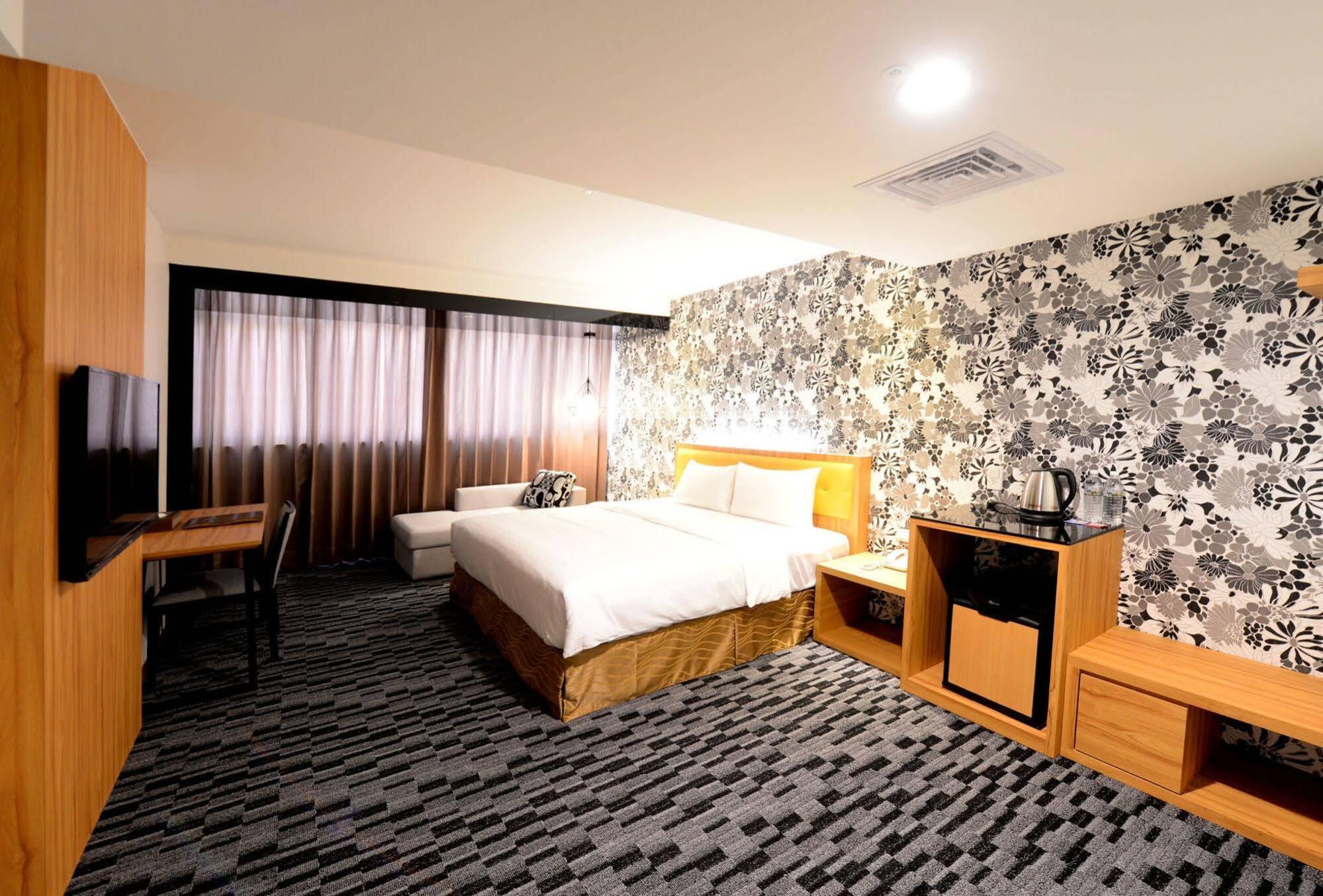 Bamboo Hotel Каосюн Екстериор снимка