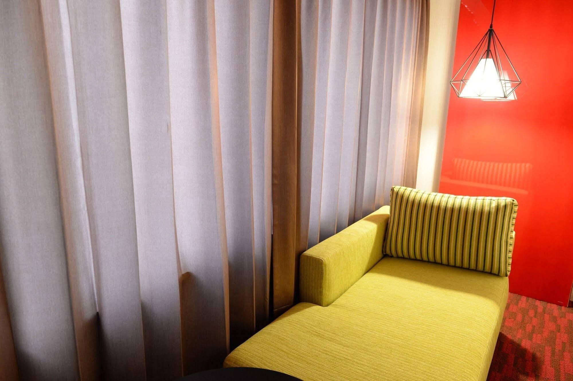 Bamboo Hotel Каосюн Екстериор снимка
