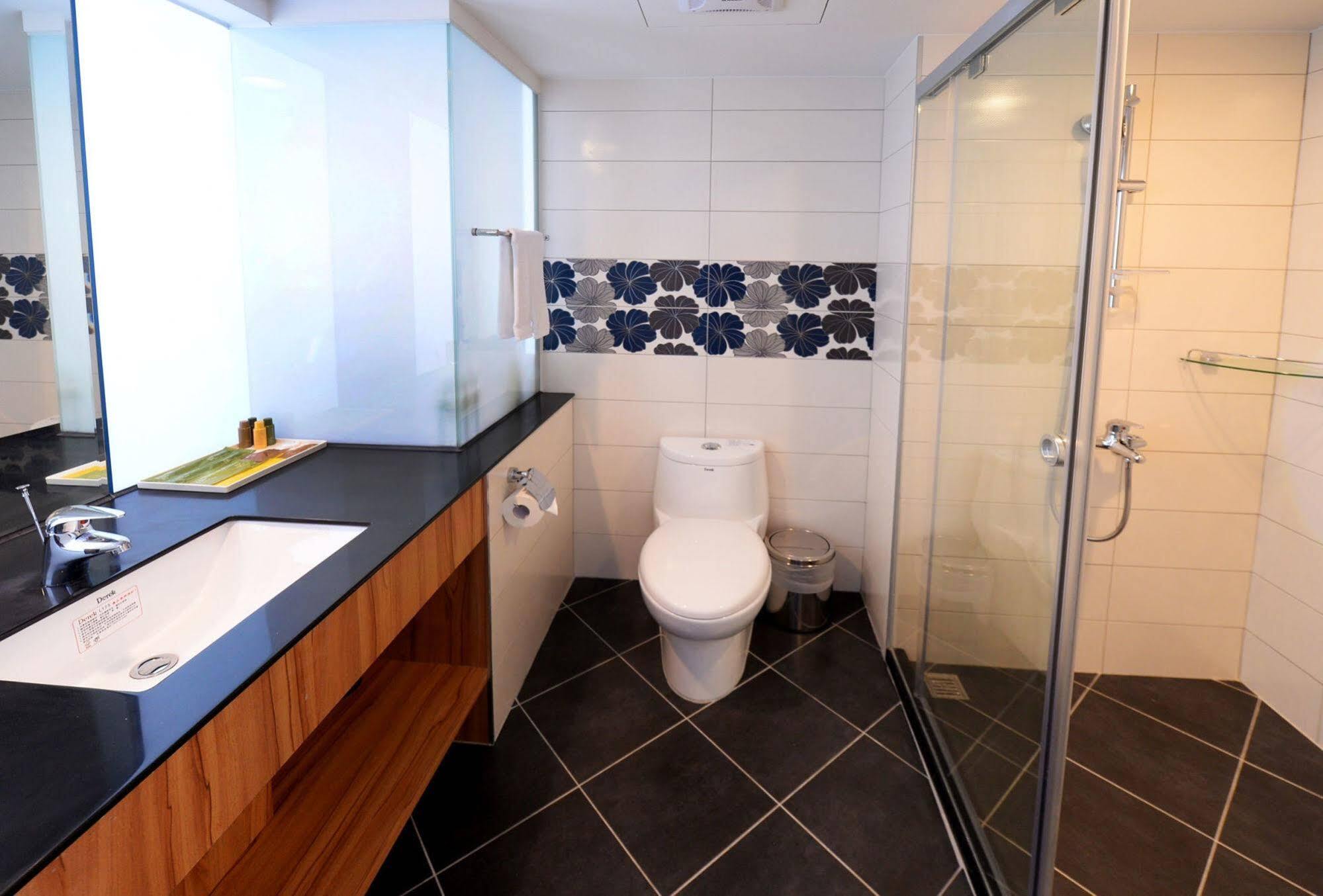 Bamboo Hotel Каосюн Екстериор снимка