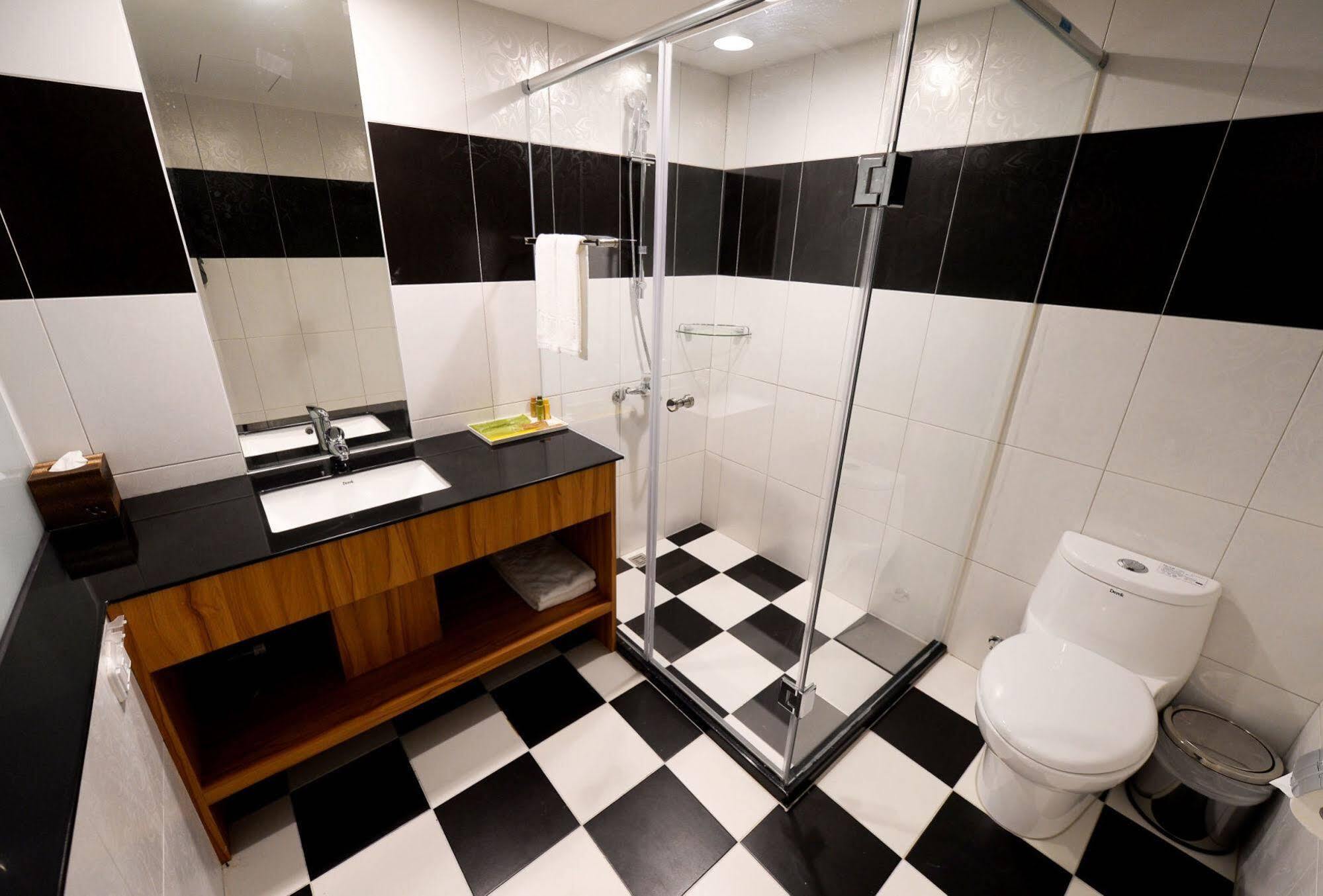 Bamboo Hotel Каосюн Екстериор снимка