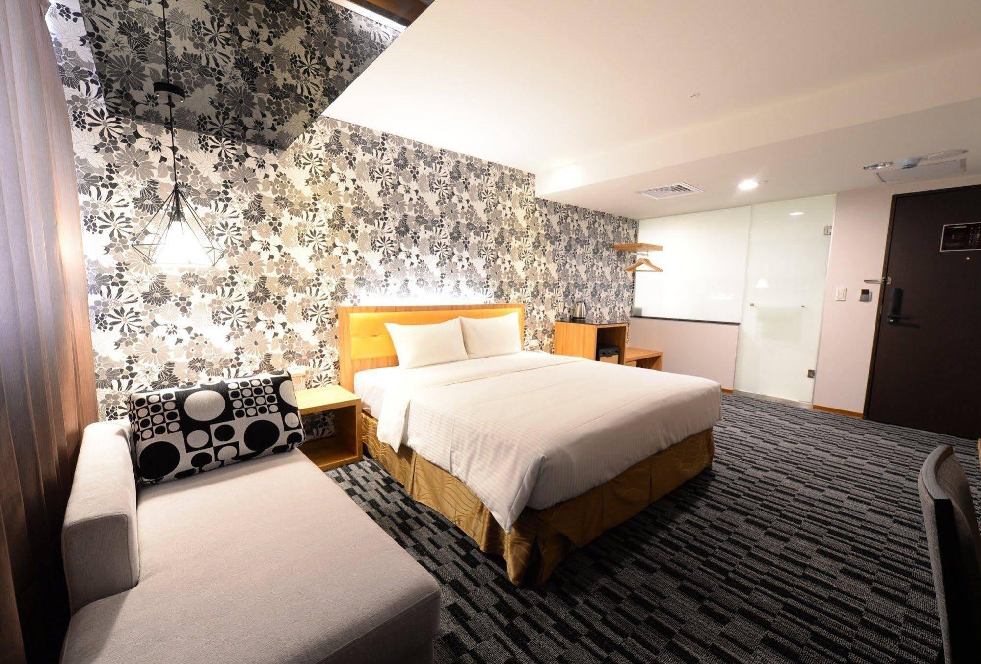 Bamboo Hotel Каосюн Екстериор снимка